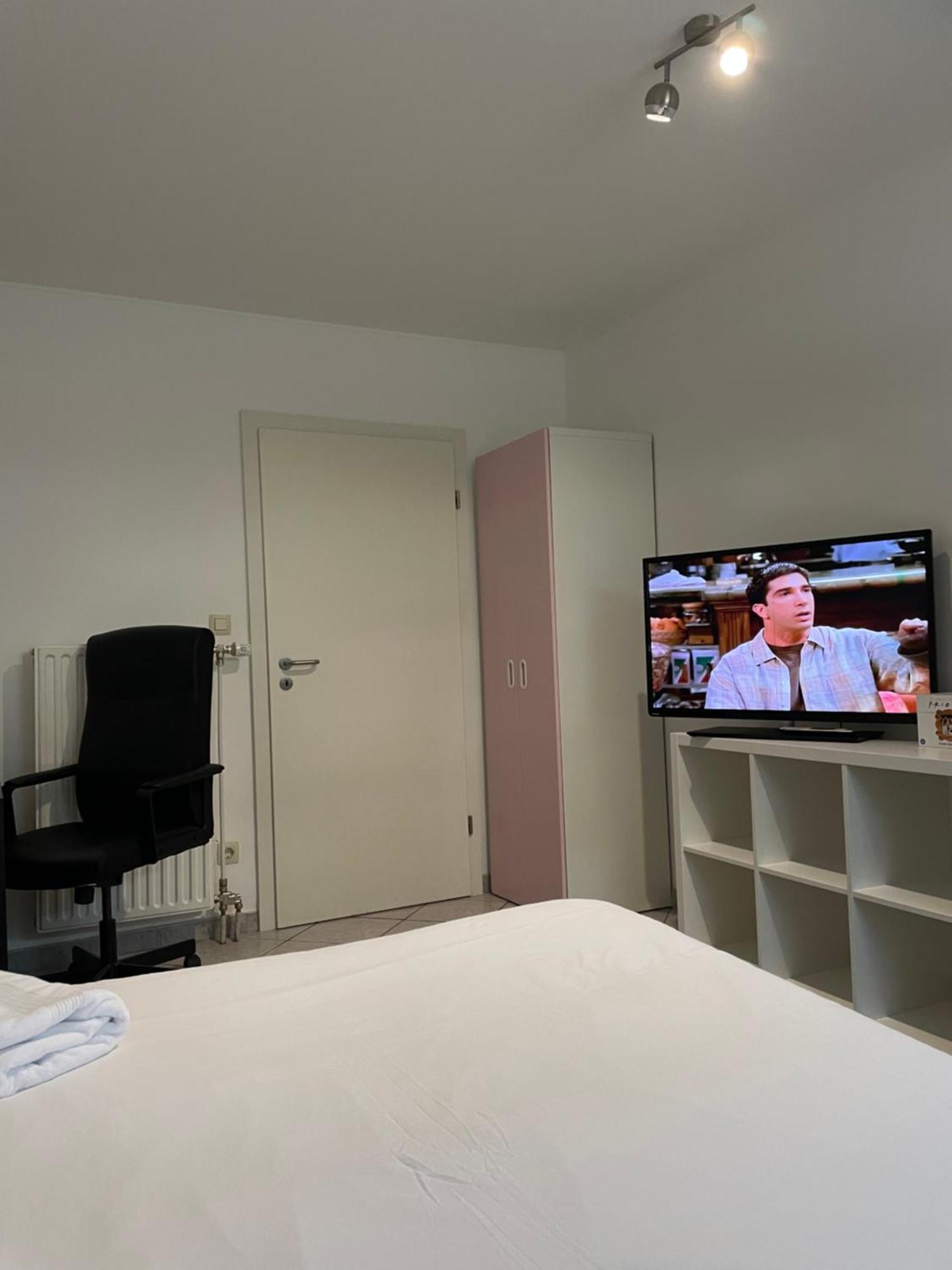 Large Room In Schuttrange Free Parking 10Mins To Airport Excellent Customer Services Dış mekan fotoğraf